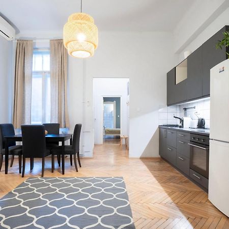 Super Comfort Apartment With 3 Rooms Next To Opera Boedapest Buitenkant foto
